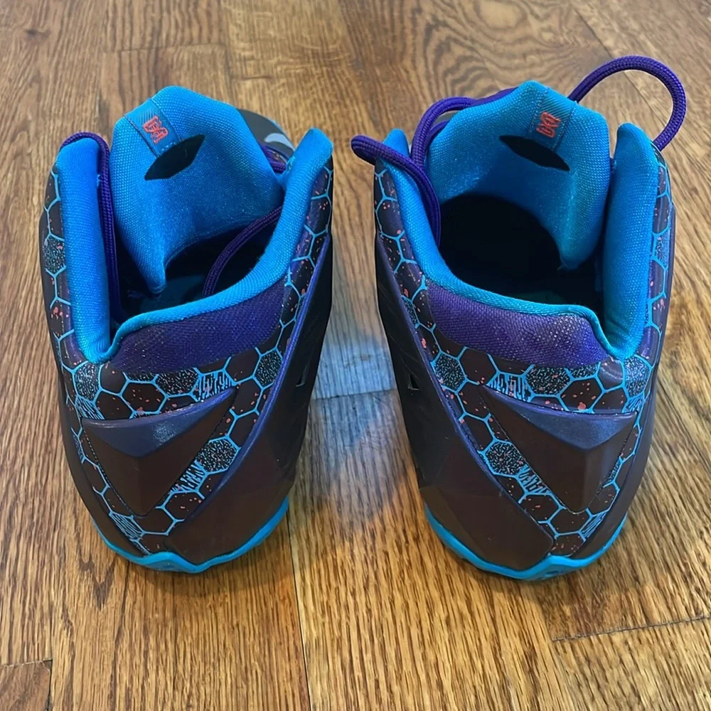 Boy’s Nike LeBron XI Summit Lake Hornets Sneakers. Size 6Y. Excellent/Like New.